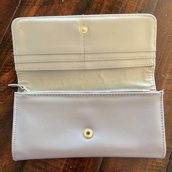 NWOT BCBGeneration wallet. Gray with gold hardware 13 pockets - Picture 4 of 6